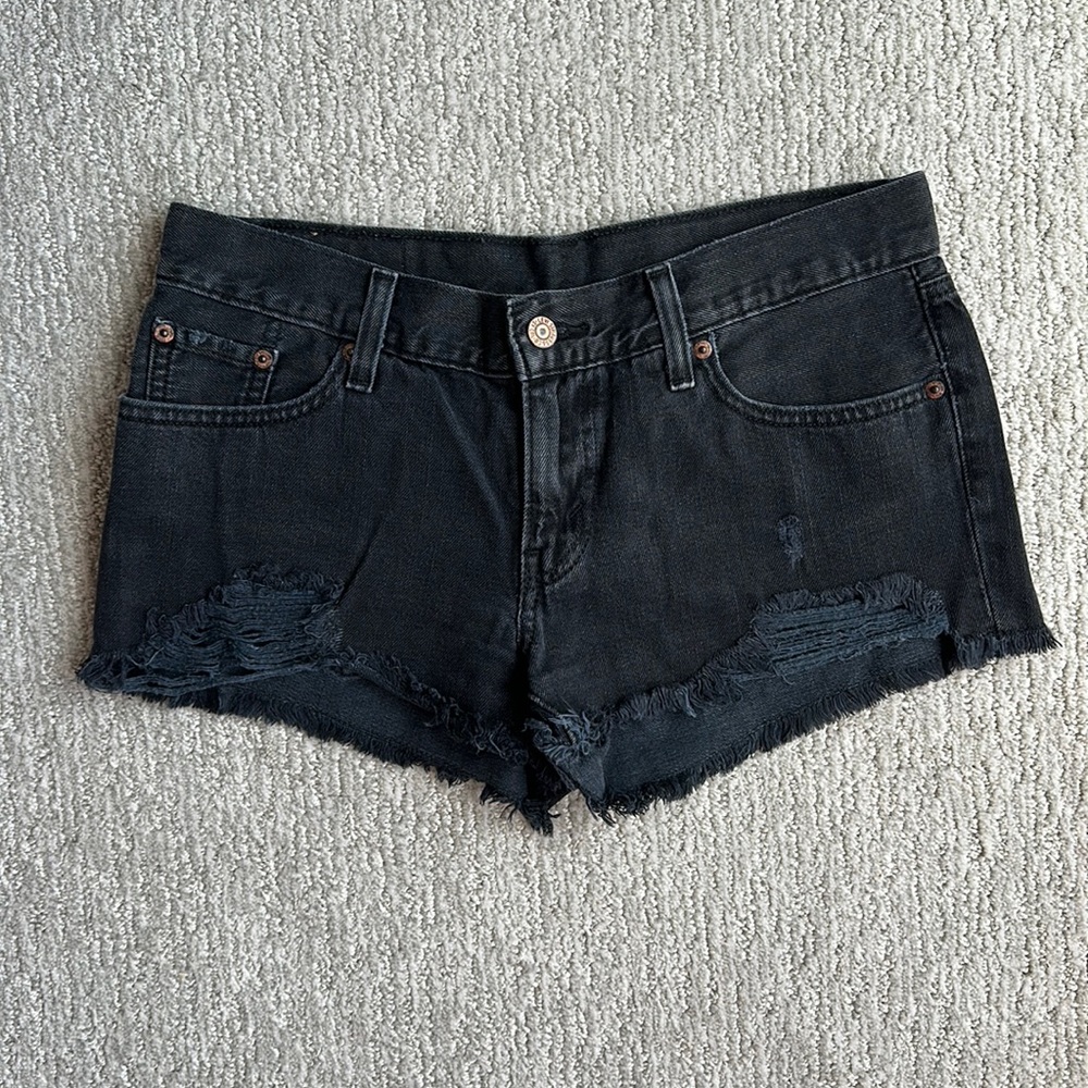 Black Levi’s shorts
